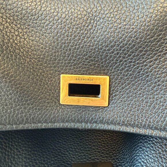 Balenciaga Rodeo Bag - Medium - Grained Calfskin with Aged Gold Hardware - Picture 8 of 15